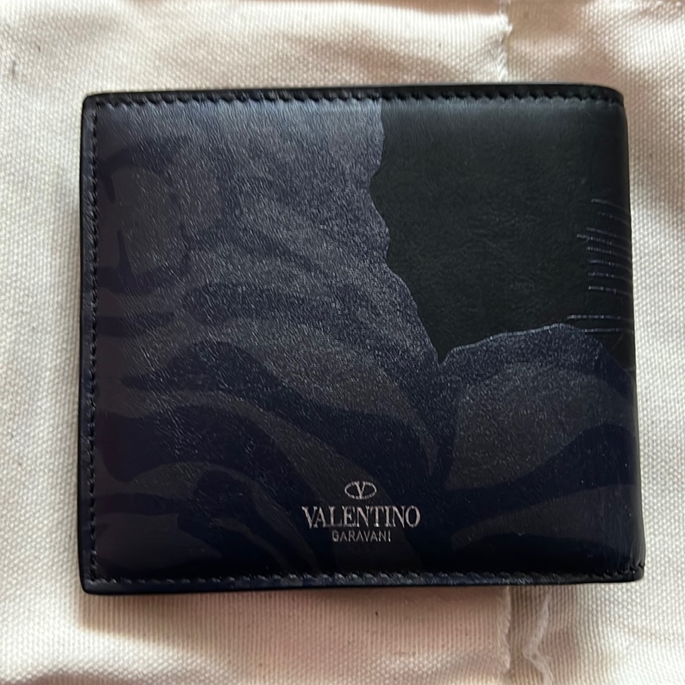 Valentino garavani wallet brand new with bag and box